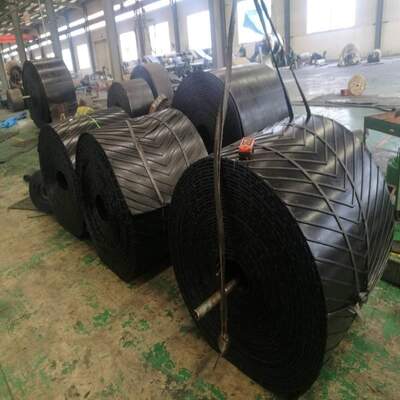 300mm - 2400mm Width Chevron Cleated Conveyor Belt Black Chevron Rubber Belt