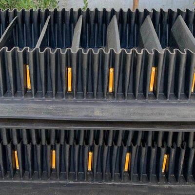 Dip Angle Corrugated Sidewall Conveyor Belt 500mm - 2200mm Width Rubber Cleated Conveyor Belt