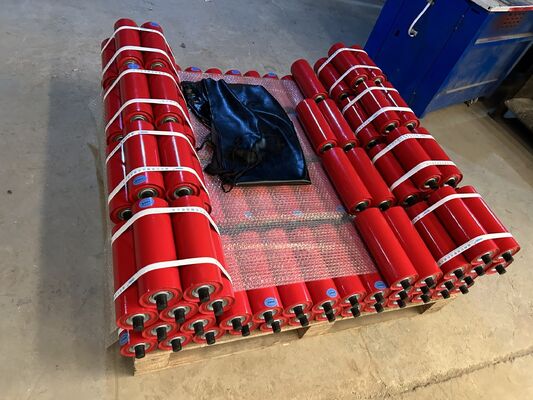 OEM Heavy Duty Idler Rollers Red Corrosion Resistant Idler Rollers With Bearings